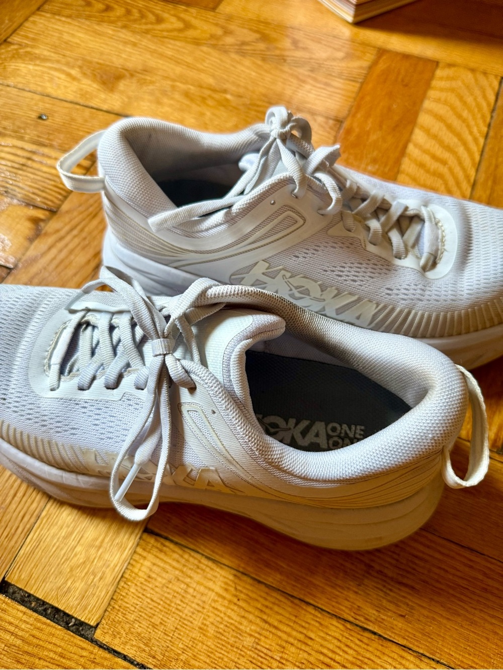 Hoka all white Bondi 7 Women’s 8.5 - Picture 4 of 10